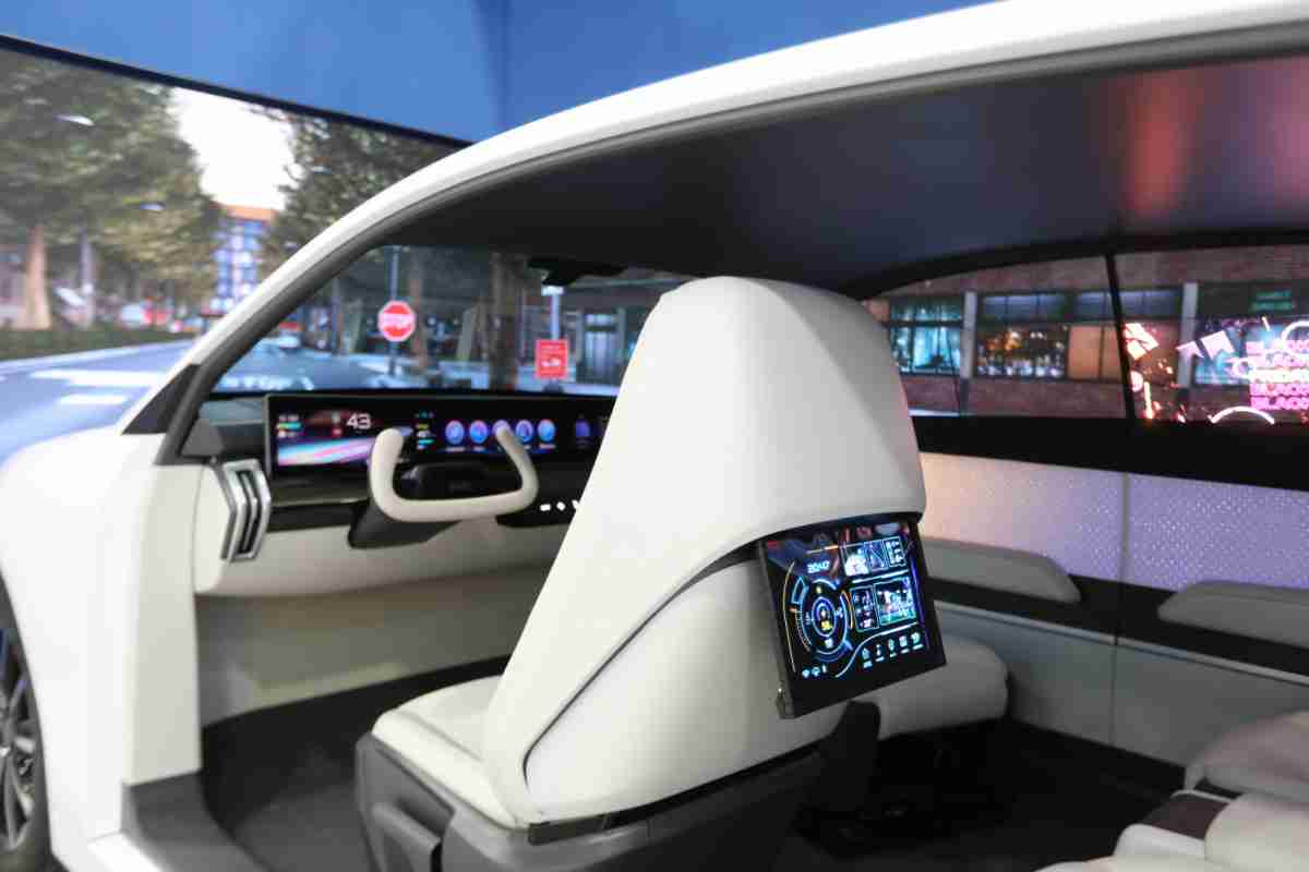 Wepay的「可卷式后座娱乐显示器」加强后座乘客的感官体验，，，，并保有个性化设计，，，，可依使用偏好进行动态调整。。